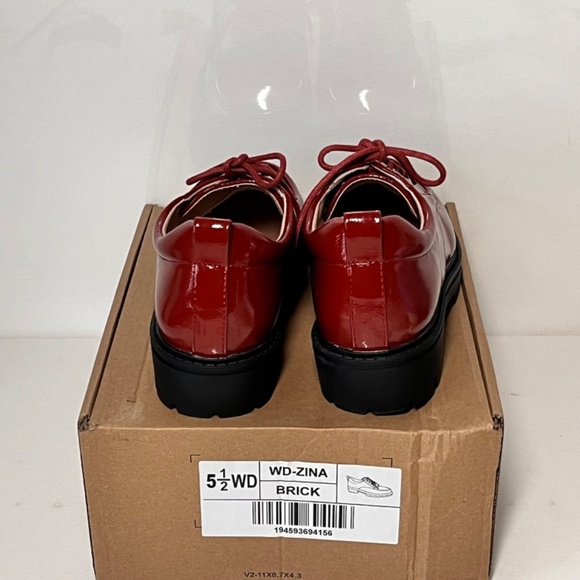 Journee Collection Zina Lace Up Oxford - Picture 7 of 7